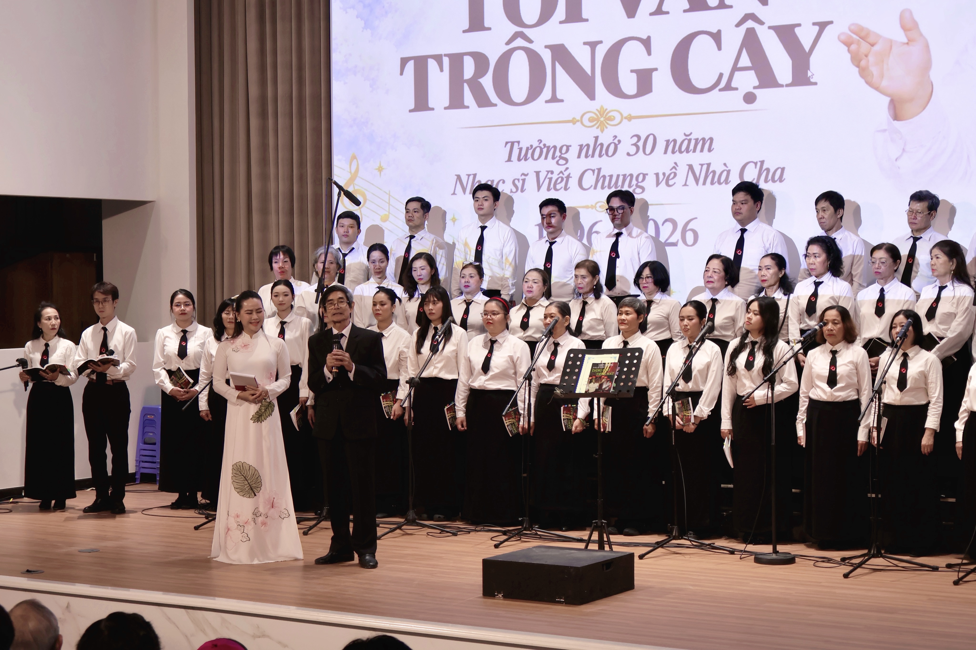 Đêm thánh ca Viết Chung: "Tôi vẫn trông cậy"